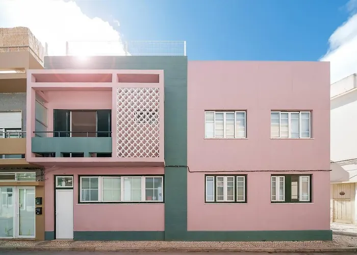 Stylish Old Town Apartment *